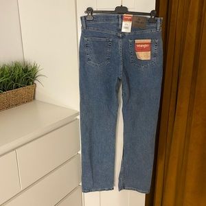 Wrangler Men's Regular Fit Comfort Flex Waist Jean